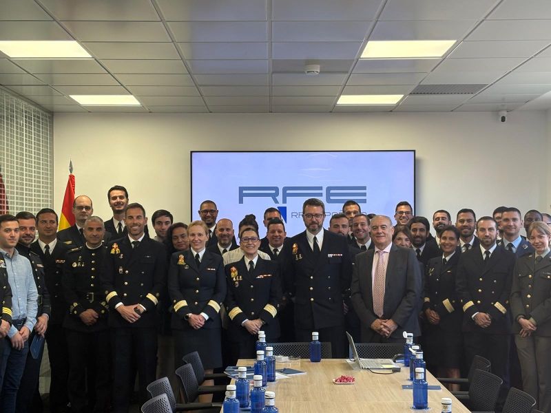 RFE recibe a oficiales de la Armada, el Ejército del Aire y el XV Máster MLGED